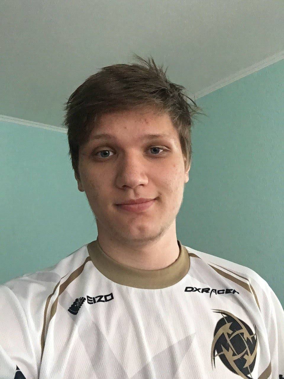 英雄联盟官方公布首位名人堂选手：欢迎Faker进入名人堂